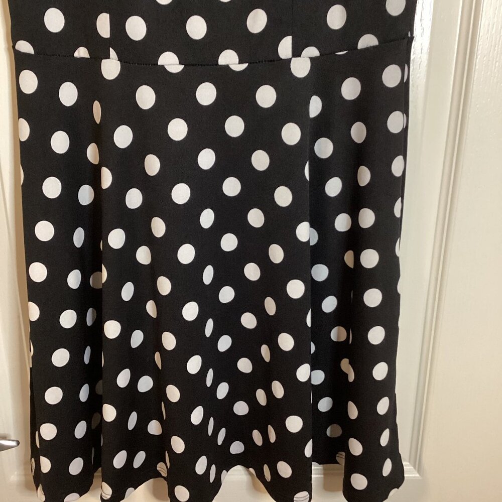 Kismet Women's Black White Polka Dot Sleeveless Mini Dress - Picture 4 of 9